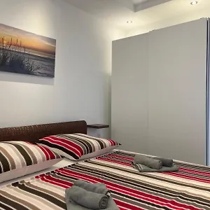 Sinisa Apartman
