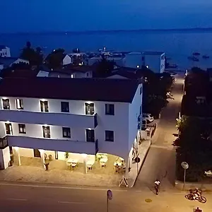Bloom Apartman