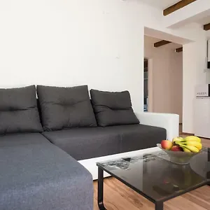 Apartman Antonio, Vir